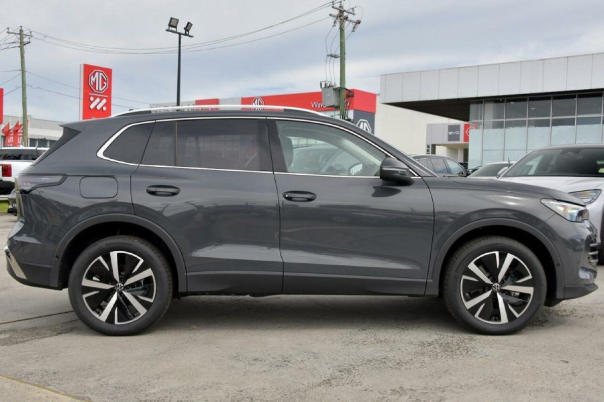 2026 Volkswagen Tiguan 150TSI eHybrid Elegance #813352 Waverley Volkswagen, Demo 30 Demo 30 2026 Volkswagen Tiguan 150TSI eHybrid Elegance #813352 Waverley Volkswagen, $67,880 Driveaway 18 kmOdometer 6-speed Automatic Transmission 5-door SUVBody 2.0 litre