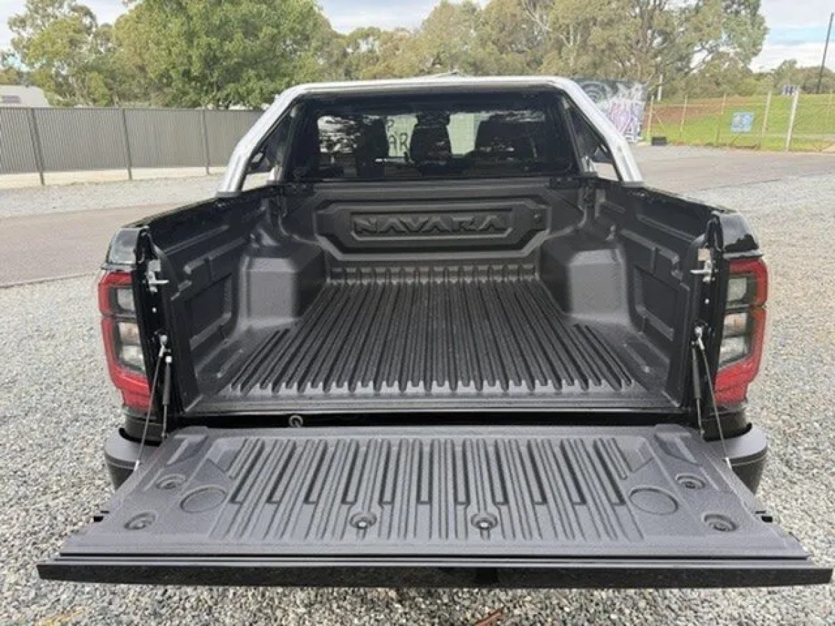 2025 Nissan Navara ST-X 4x2