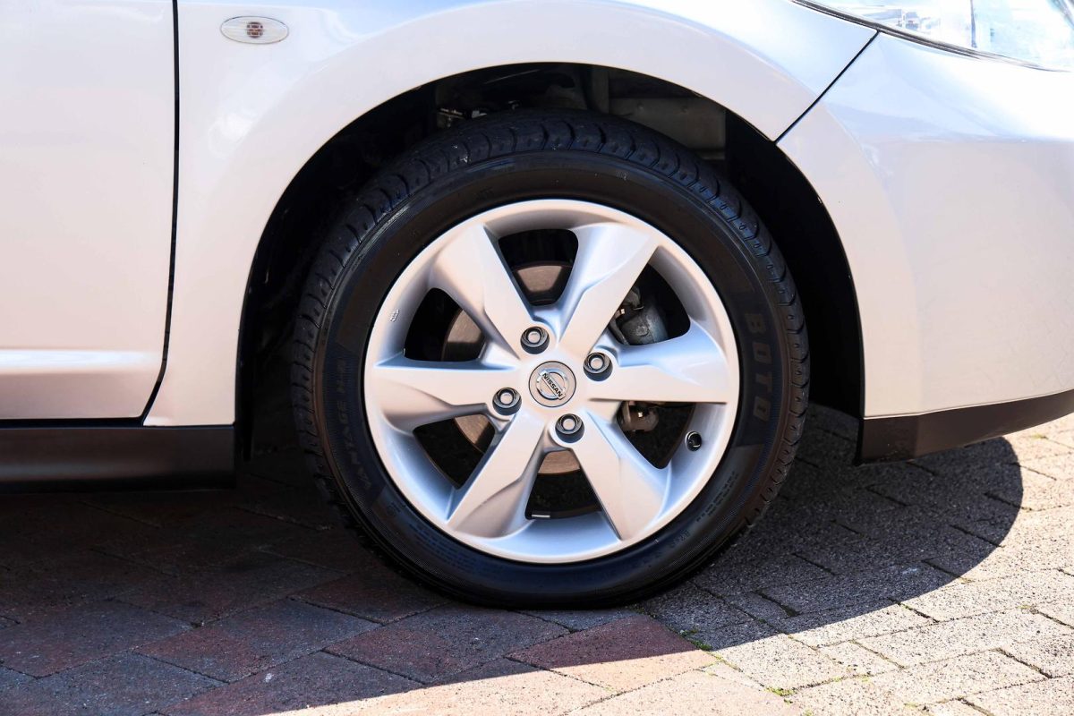 2012 NISSAN TIIDA ST