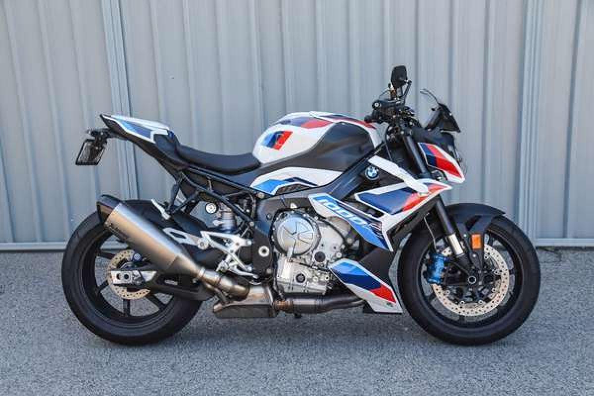 2023 BMW M 1000 R