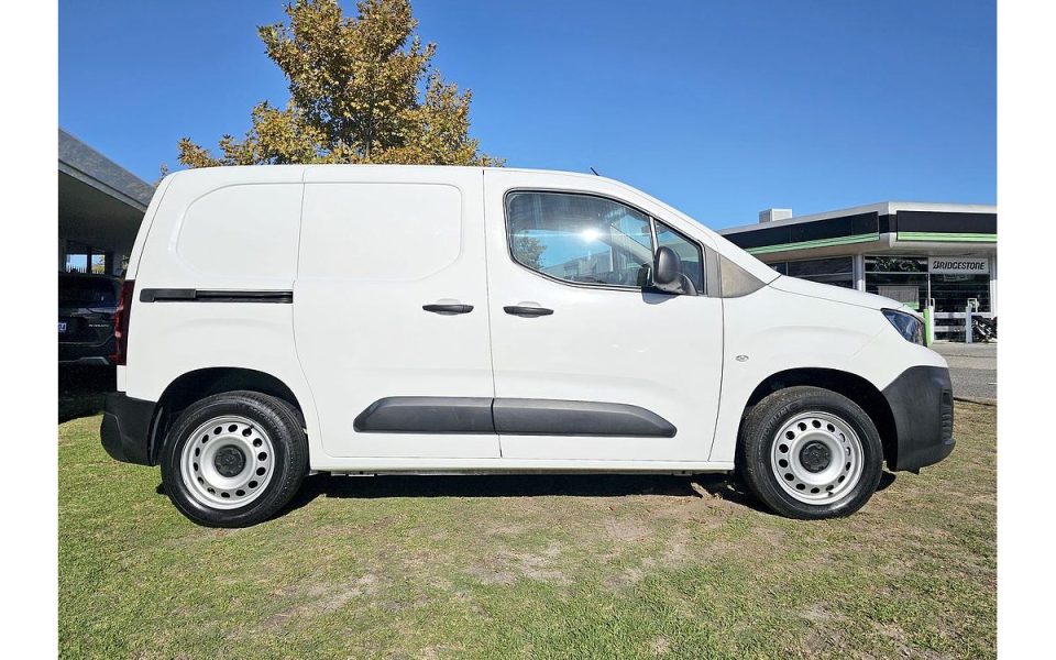 2023 Peugeot Partner Pro SWB Auto MY23