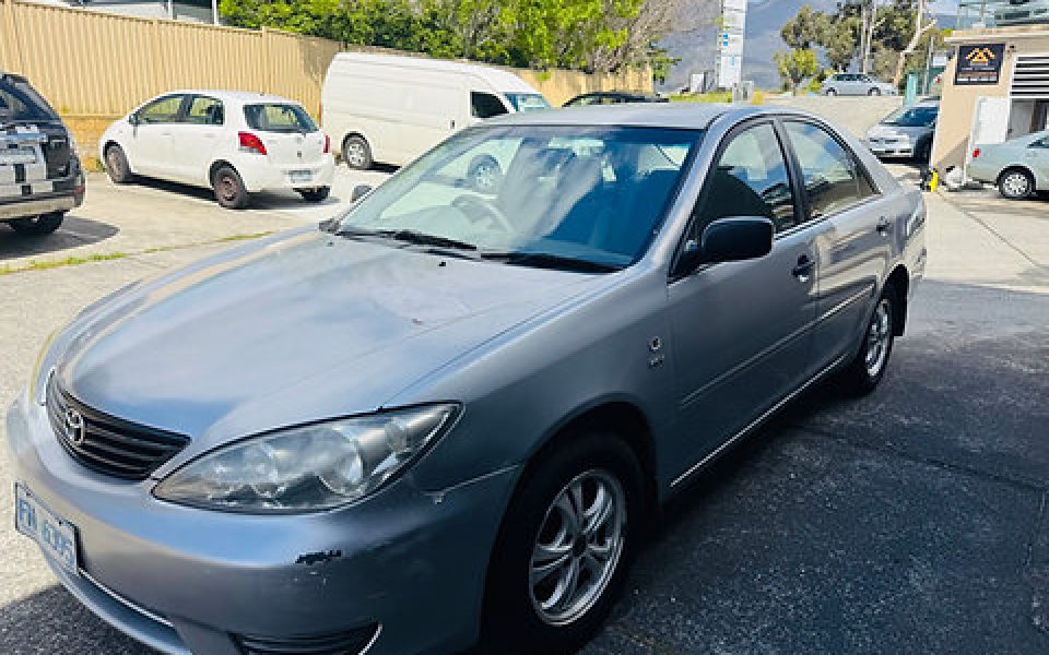 Toyota Camry 2004 -180k kms auto