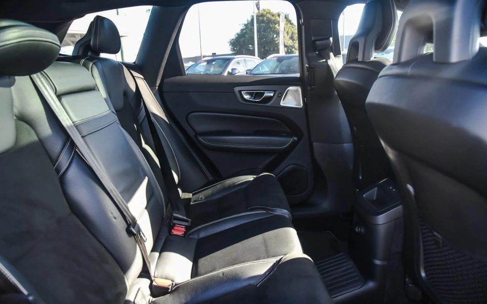2017 Volvo XC60 T8 R-Design